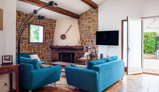 Villa 'Chez Tao' with Pool, Garden, Terrace & Wi-Fi