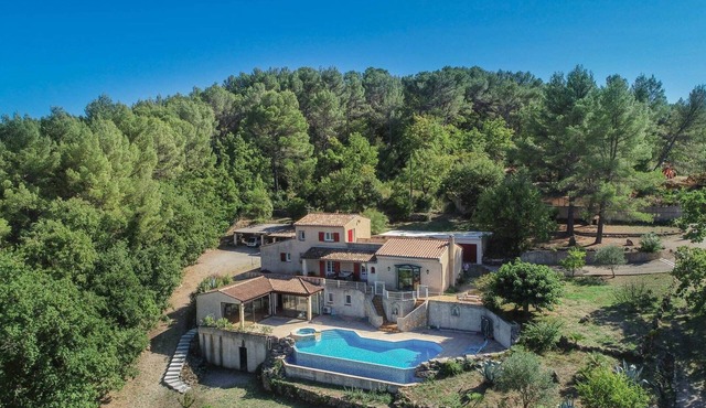 Villa Colombes, large, secluded property with infinity pool and gated gardens