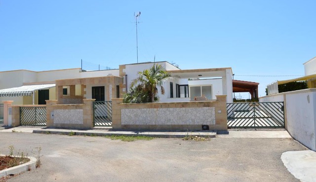 Villa con doppio appartamento piano terra e semi-interrato