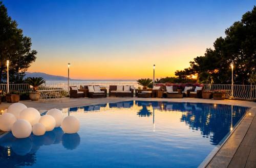 Villa con piscina con 8 camere matrimoniali ad Anacapri, by La Canostra Capri