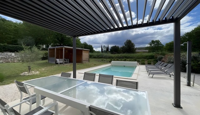 Villa des Vignes with Pool, Wi-Fi, and Air Conditioning