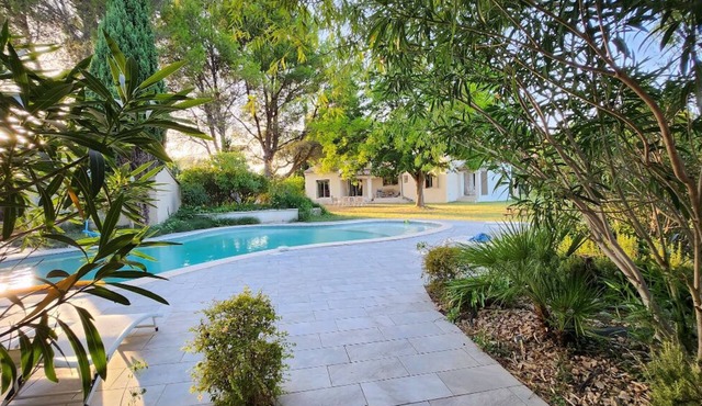 Villa et Parc Magnifiques en Provence