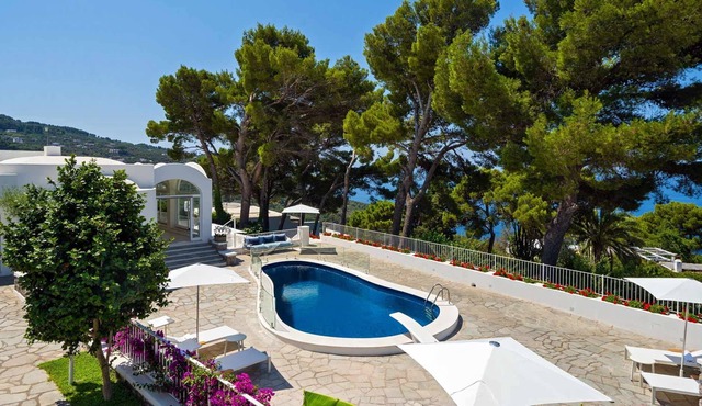 Villa in Anacapri with 4 bedrooms sleeps 8