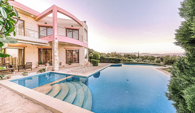 Villa Iriana - Luxury Pool Villa and Breathtaking Views of Corfu town