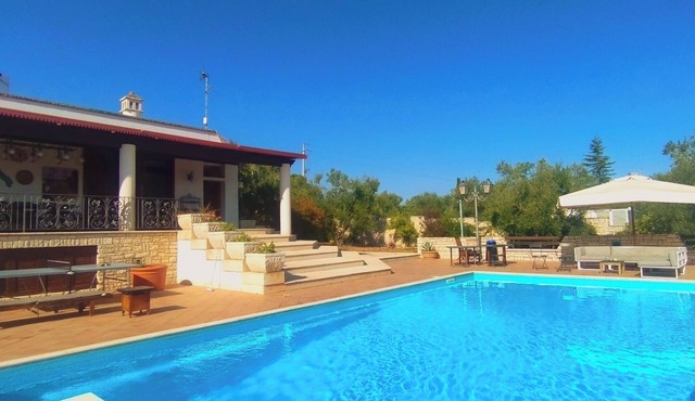 VILLA LIANA,countryside,private pool,tennis court, ping pong, wifi, free parking