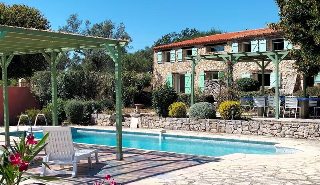 Villa 'Lou Peiraverde' with Private Pool, Private Terrace and Wi-Fi