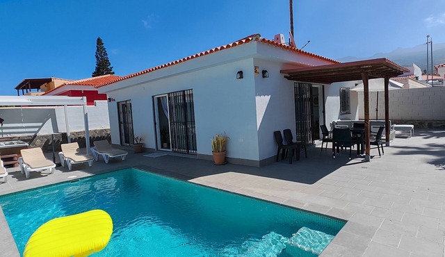 Villa Magnolia - Three Bedroom Villa, Sleeps 5