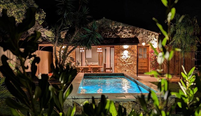 Villa Mezzanotte in Le Brusc - 80 meters from the sea - Pool - Parking - Sleeps 8 - Cozy