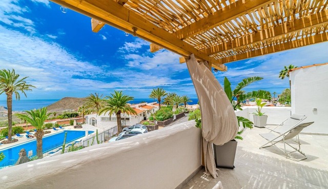 Villa Oceania Entire with Sea View, Wi-Fi and Air Conditioning