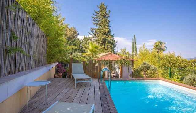 Villa 'Palmiers En Couleurs' with Mountain View, Private Pool, and Wi-Fi
