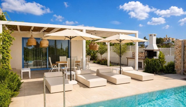 Villa Pollux - Two Bedroom Villa, Sleeps 4