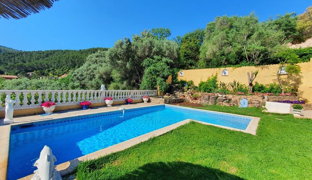 Villa provençale - super swimming pool- air conditioning 13kms from Hyères