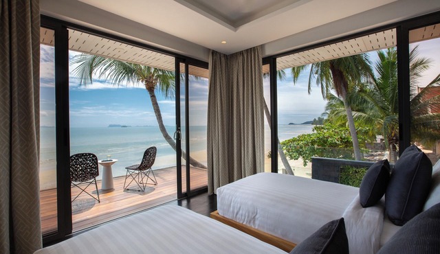 Villa U Beachfront Haven: 1 Bed-Sleeps 2