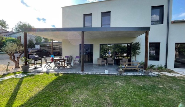 Villa with air conditioning - 8 guests near river