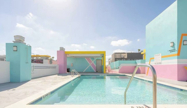 Walk to Wynwood Walls - Rooftop Pool - New Condo