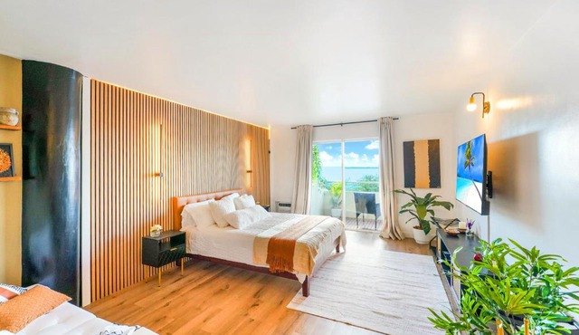 Waterfront Studio - Free Parking - North Bay Village
