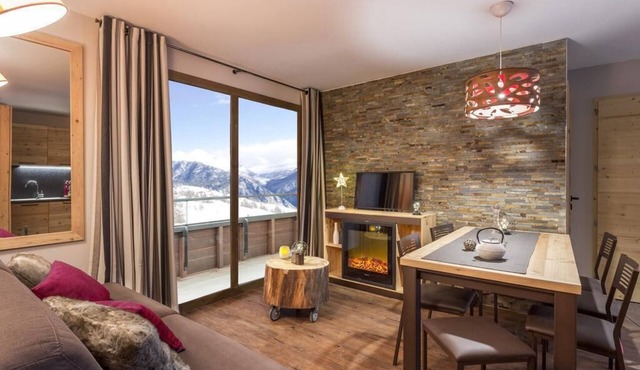 Wifi, 300m from resort center, swimming pool, balcony, tv, ski locker, 62-66m², Tignes