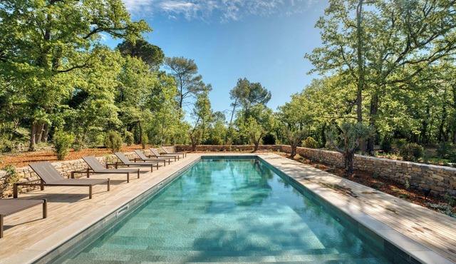 Wine estate with spa in the heart of Provence