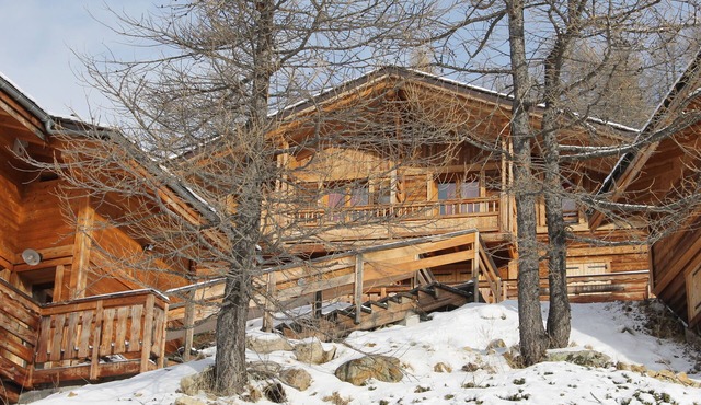 Wooden CHALET 6 pers, panoramic terrace south-west - ski in ski out - quiet