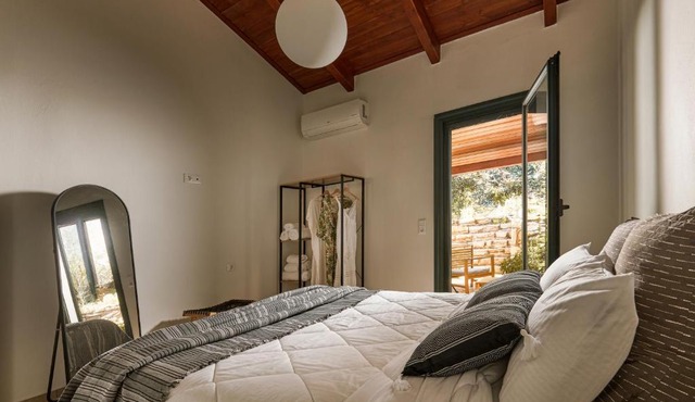 Yiamas Seaside Cottage in Paliokastro near Heraklion City
