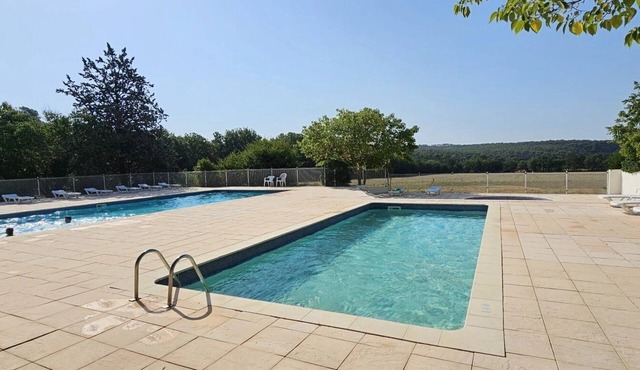 ZEcamping 3* pet friendly et piscine avec accès direct à un lac