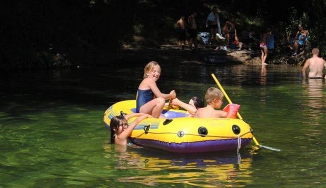 ZEcamping 4* piscine chauffée chiens acceptés animations chalet clim