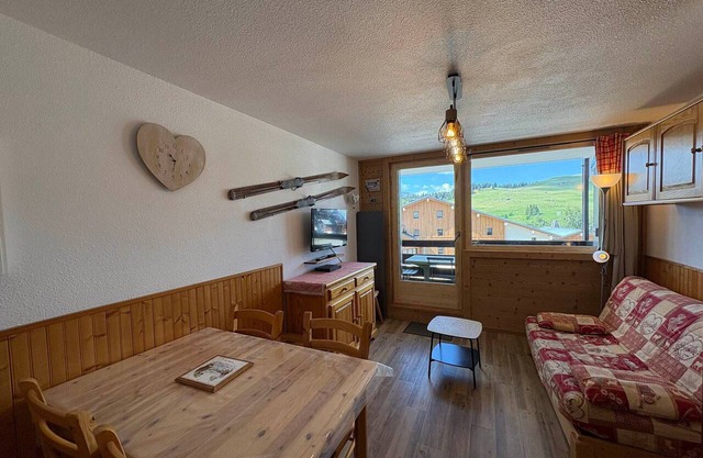 2-room apartment with parking in Les Saisies, 4 people, balcony, fully equipped