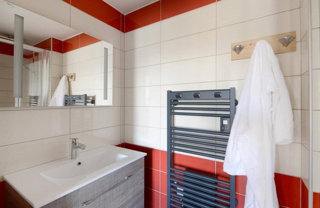 3rd floor, balcony, tv, ski locker, 72m², Montchavin La Plagne