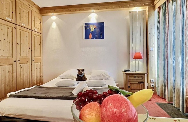 50m from resort center, 4th floor, view mountain, balcony, tv, 30m², Tignes