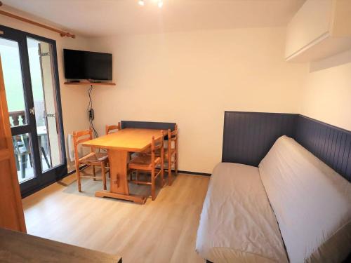 Appartement cosy 2 étoiles avec balcon et piscine – Idéal pour 4/5 pers. proche station de ski - FR-1-342-250