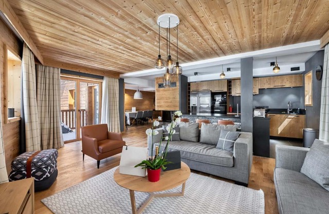 Appartement spacieux, cosy avec cheminée, proche pistes et école de ski, idéal pour familles - FR-1-567-12