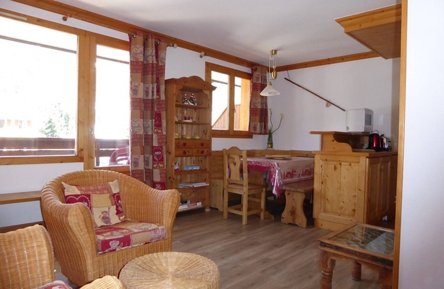 Beautiful apartment in Pralognan center with parking