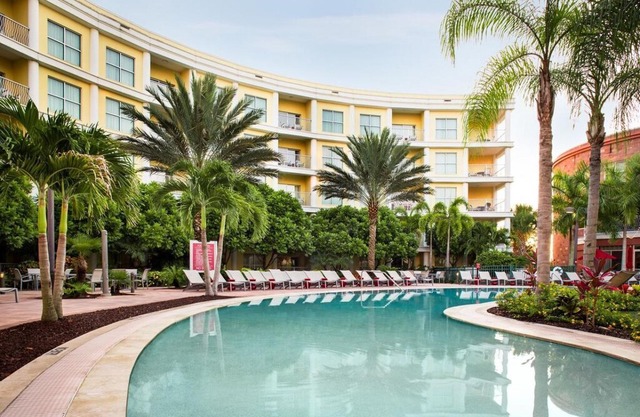 DISNEY ESCAPE, COMFY UNIT FOR 2! POOL!