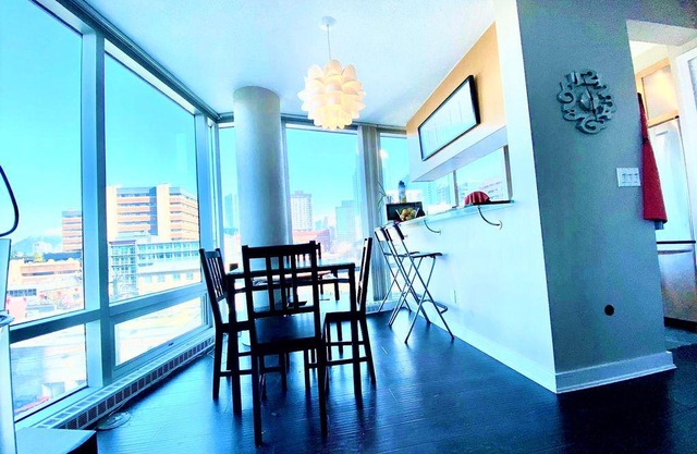 Gorgeous 2 BR In the heart of Downtown