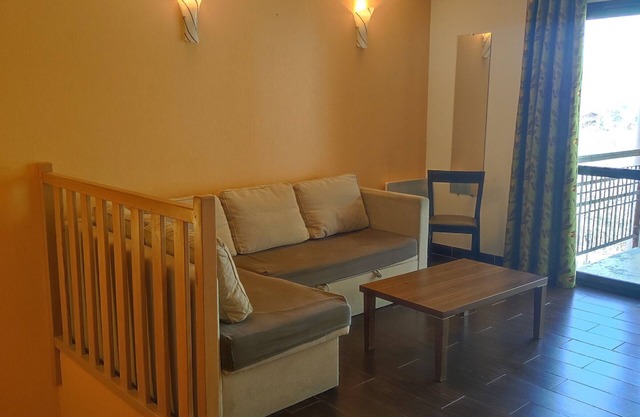 Jausiers: 50m² T3 apartment with terrace, pool, pets allowed