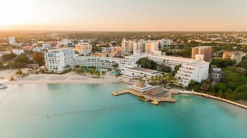 Experience Hamaca Beach 