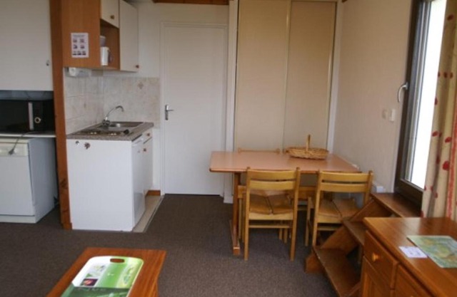 Studio cabine 4 pers avec balcon sud-ouest proche pistes - FR-1-557-21