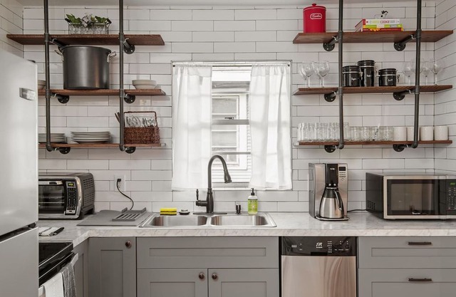 **TAMPA URBAN CONVENIENCE **