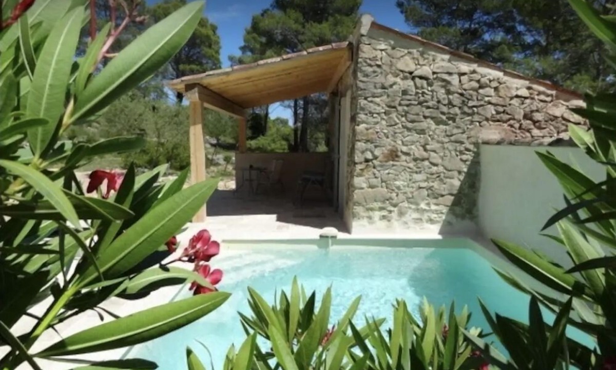 Entrecasteaux House | Mazet Dans la Pinède, Avec Piscine Privée. Animaux de Compagnies Bienvenus !