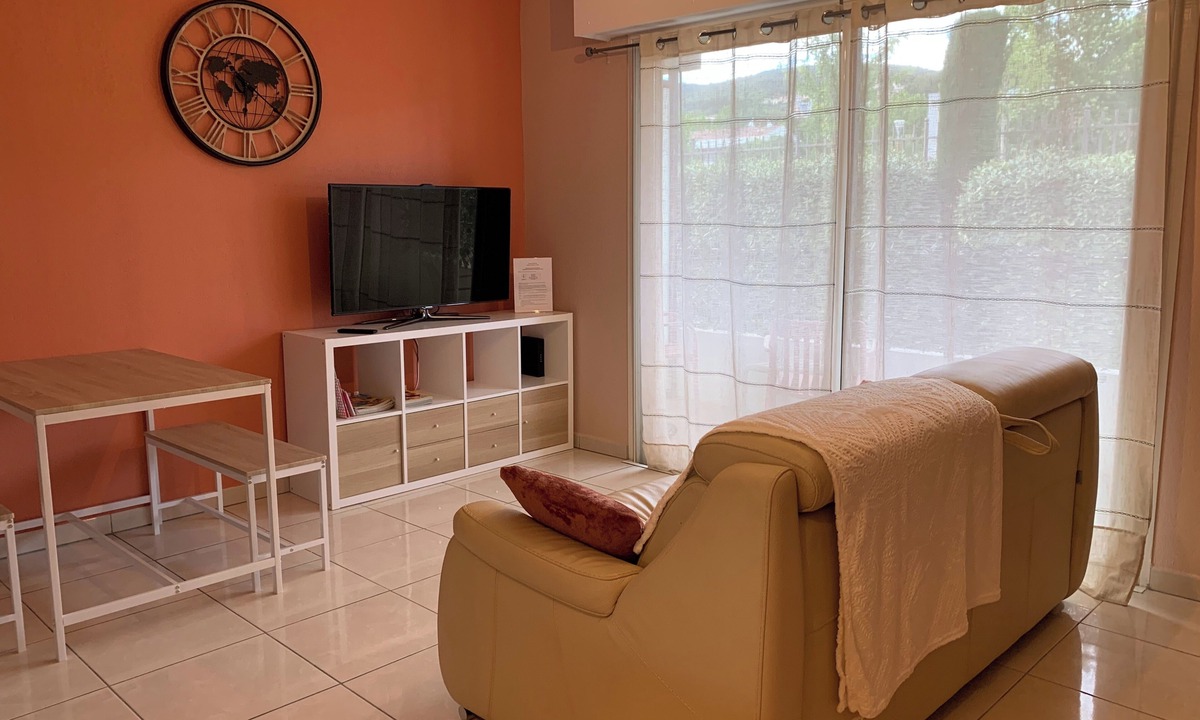 Draguignan Apartment | Cosy apartment with pool near the center