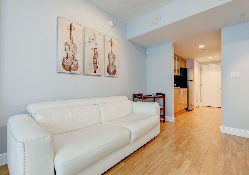 Photo of Livingroom in Town Square