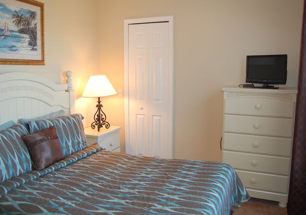 Photo of Bedroom in Crescent Lakes