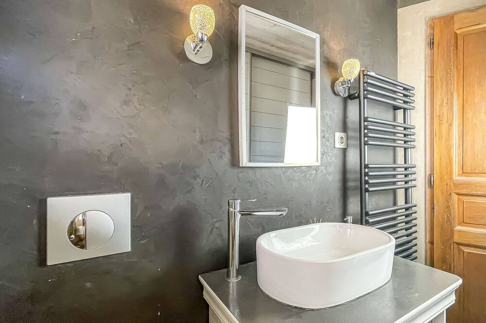 Photo of Bathroom in Bonne
