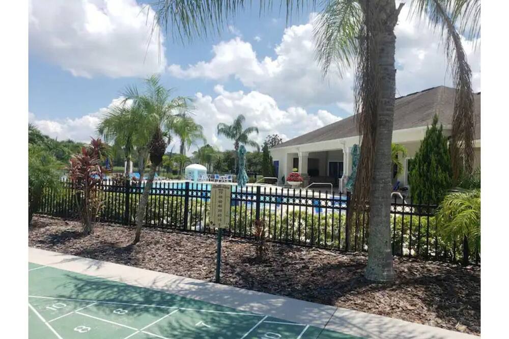 Photo of Outdoor in Trafalgar Village