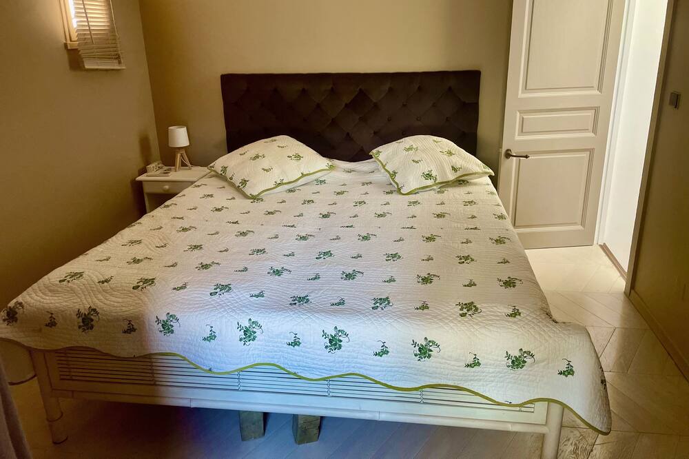 Photo of Bedroom in Chateauneuf-le-Rouge