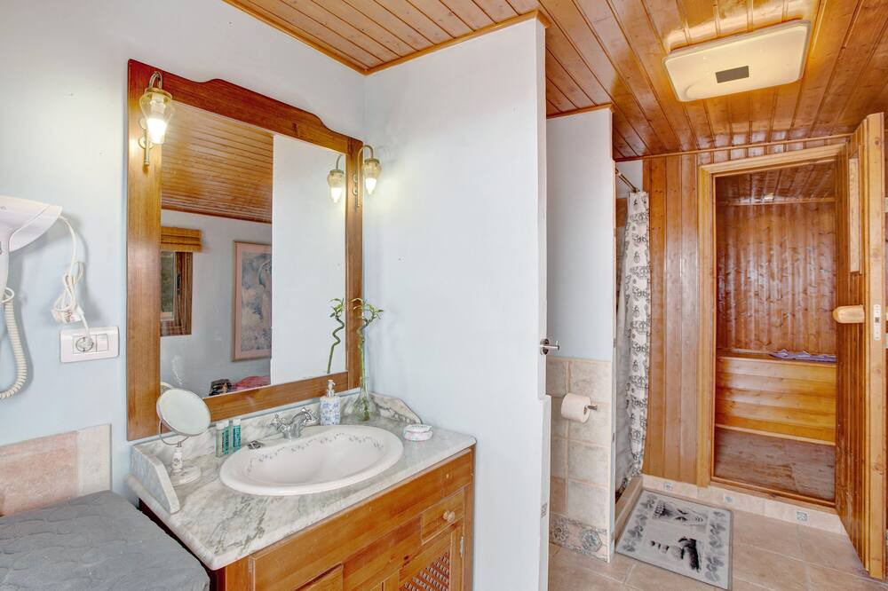 Photo of Bathroom in El Madronal