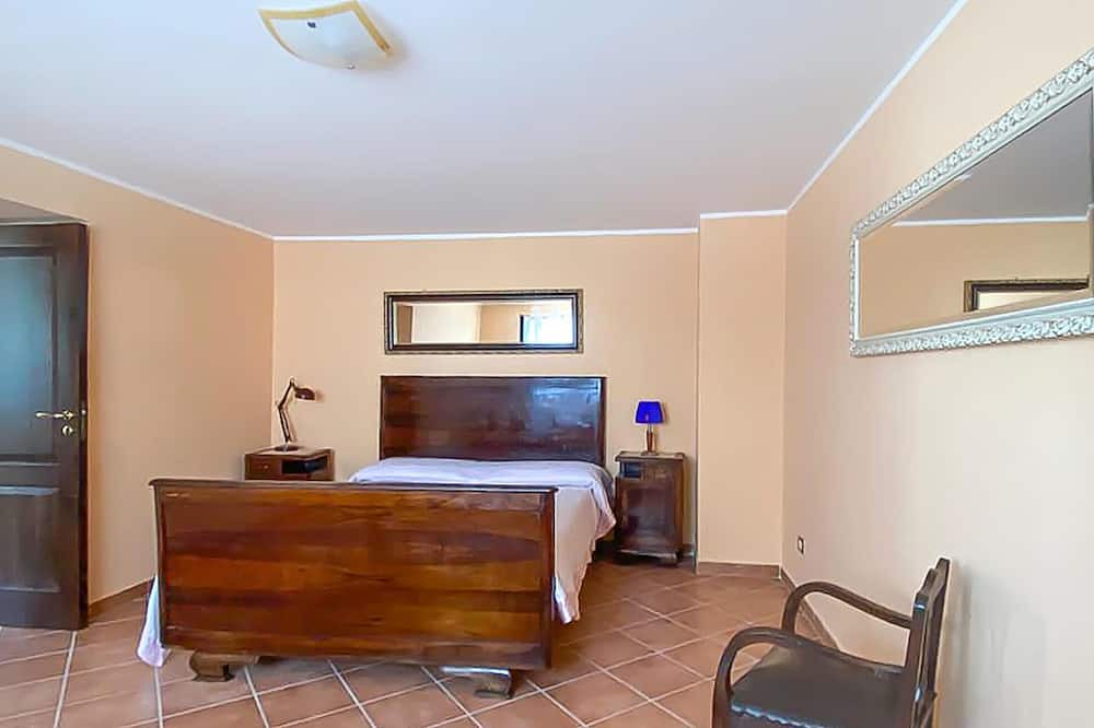 Photo of Bedroom in Laureana Cilento