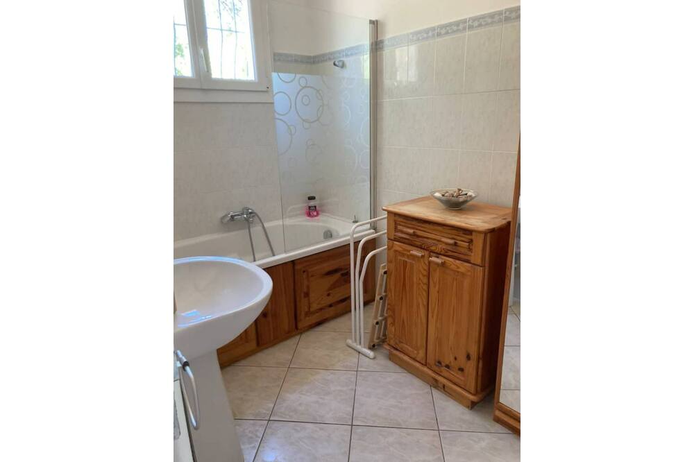 Photo of Bathroom in Saint-Julien