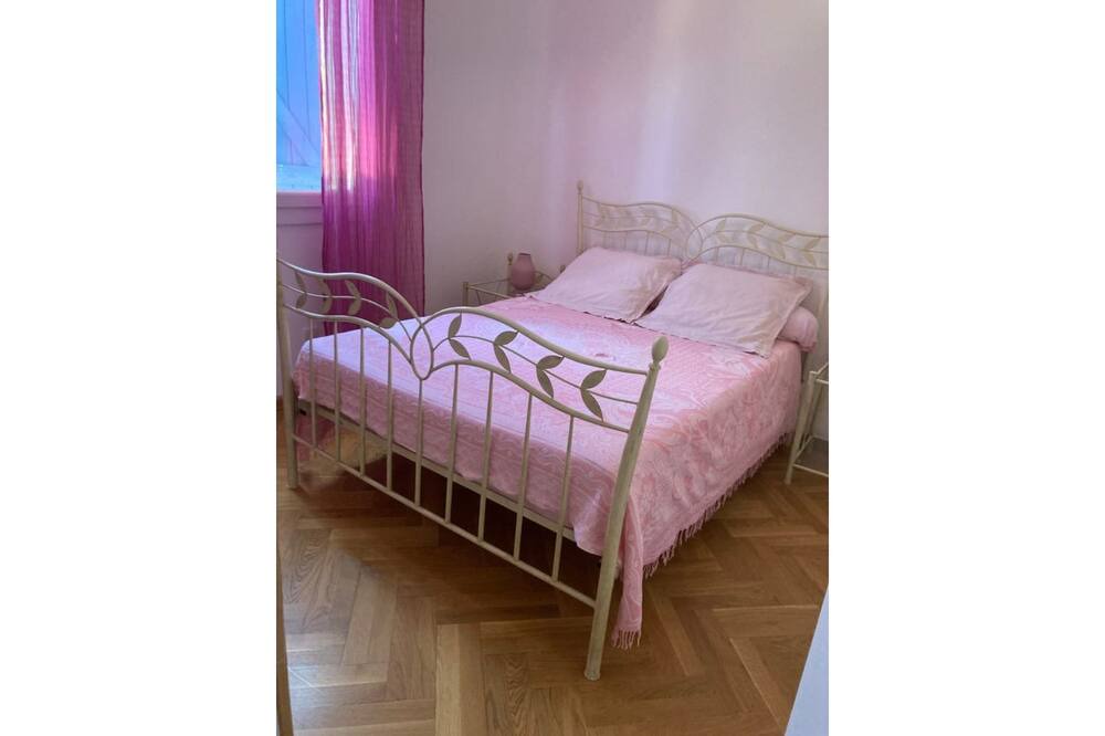 Photo of Bedroom in Saint-Julien