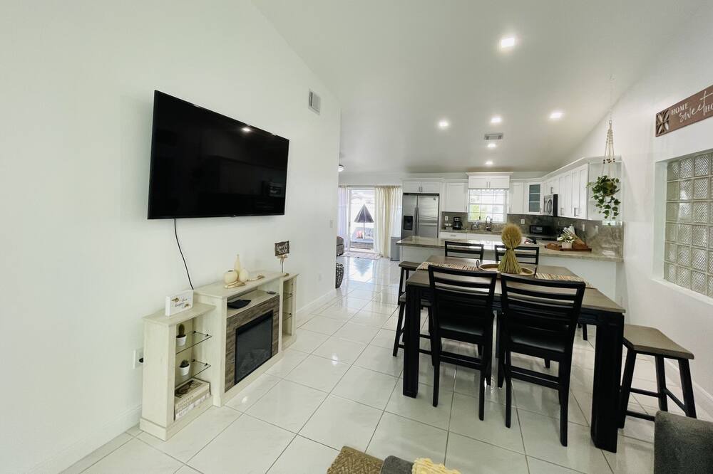 Photo of Livingroom in Richmond West